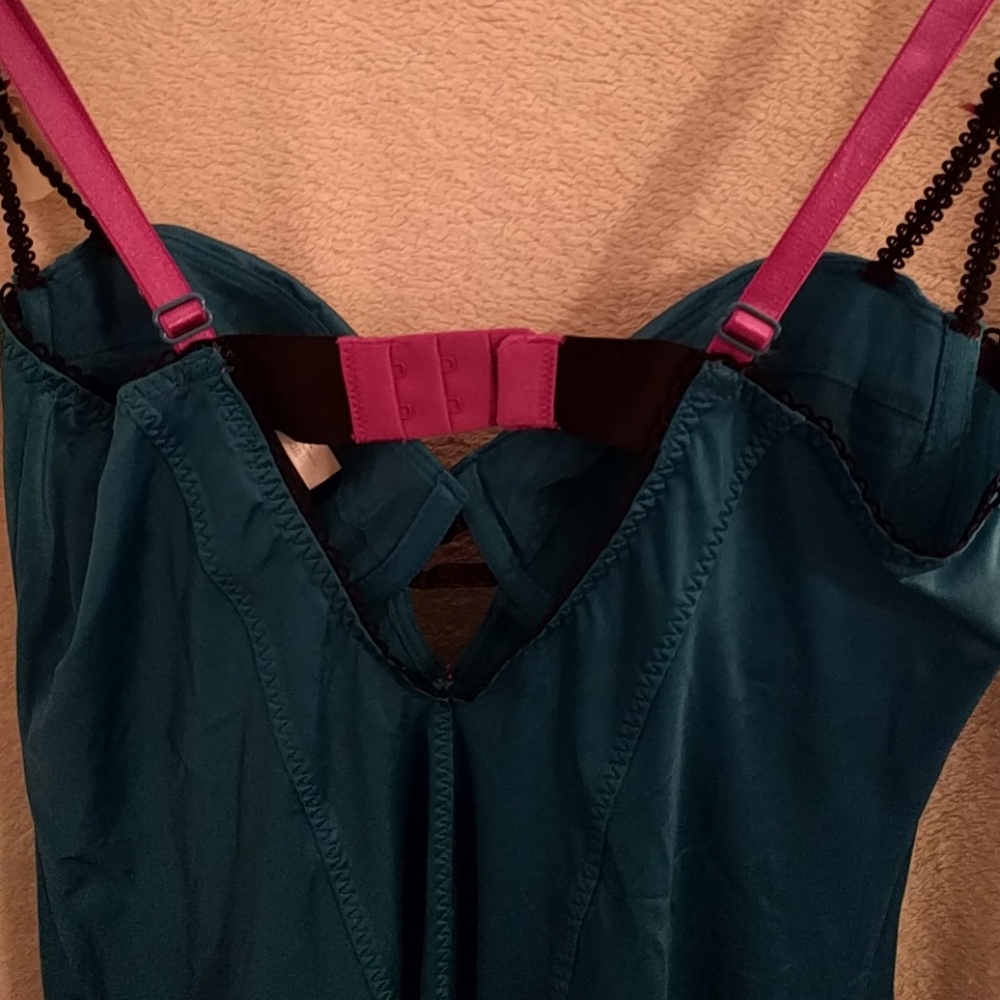 Cosmopolitan Intimates - Picture 3 of 3